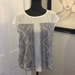 Black and white patterned sheer short sleeved top